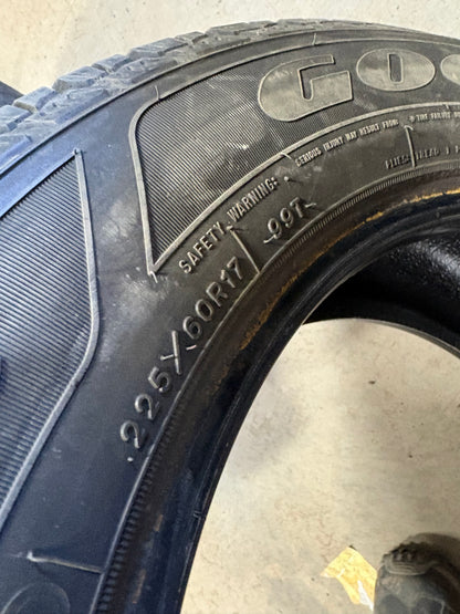 4 pneus d hiver 225/60r17 good year en tres bon état