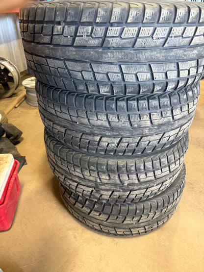 4 pneus d hiver 245/60r18 Yokohama en bon etat