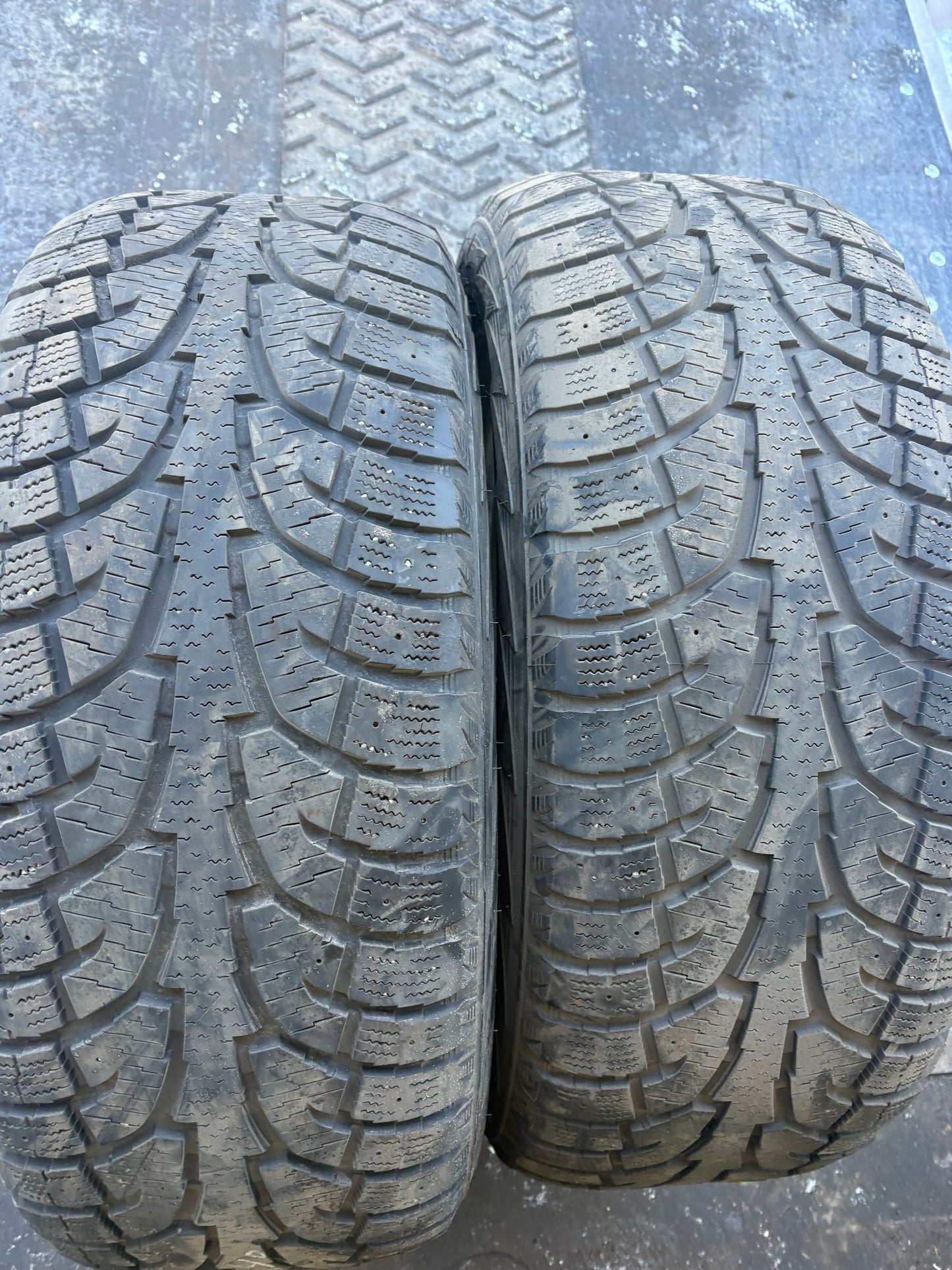 2 pneus d hiver 275/55r20 hankook en bon état