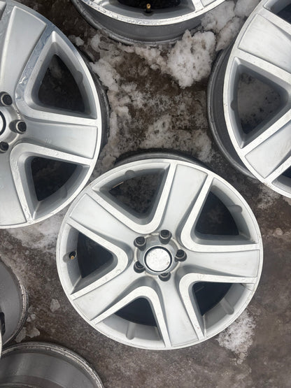 4 mags d origine Volkswagen 18 pouces 5x112 en tres bon etat