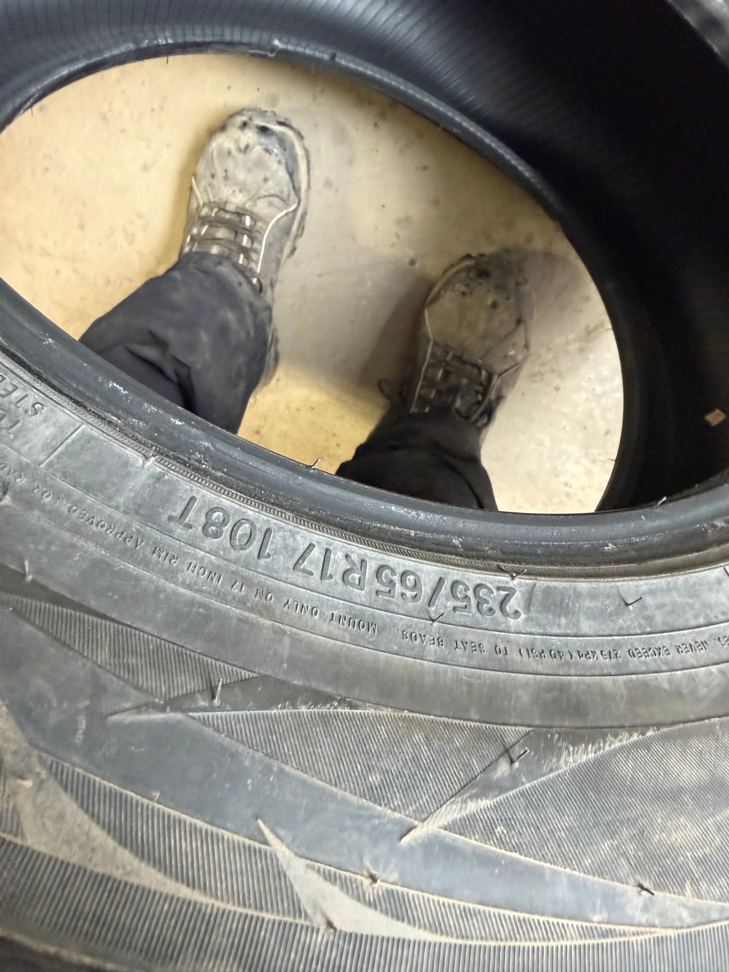4 pneus d hiver 235/65r17 toyo a l etat neuf