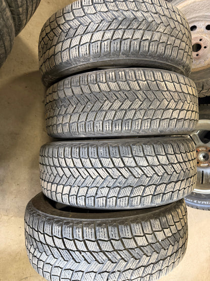 4 pneus d hiver 225/55r17 michelin en bon état