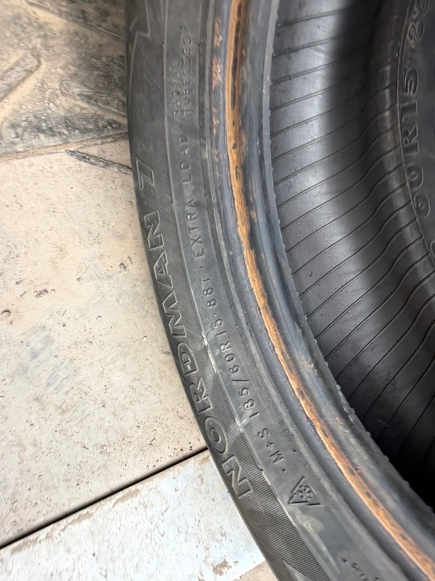 4 pneus d hiver 185/60r15 nokian