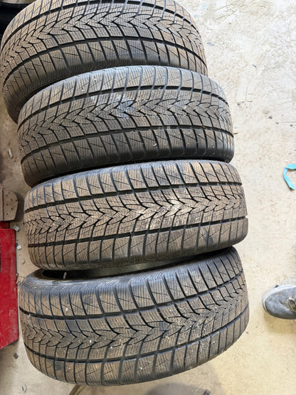 4 pneus d hiver 215/45r18 imperial en tres bon état