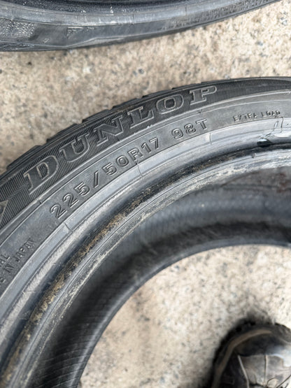 2 pneus d hiver 225/50r17 dunlop en bon état