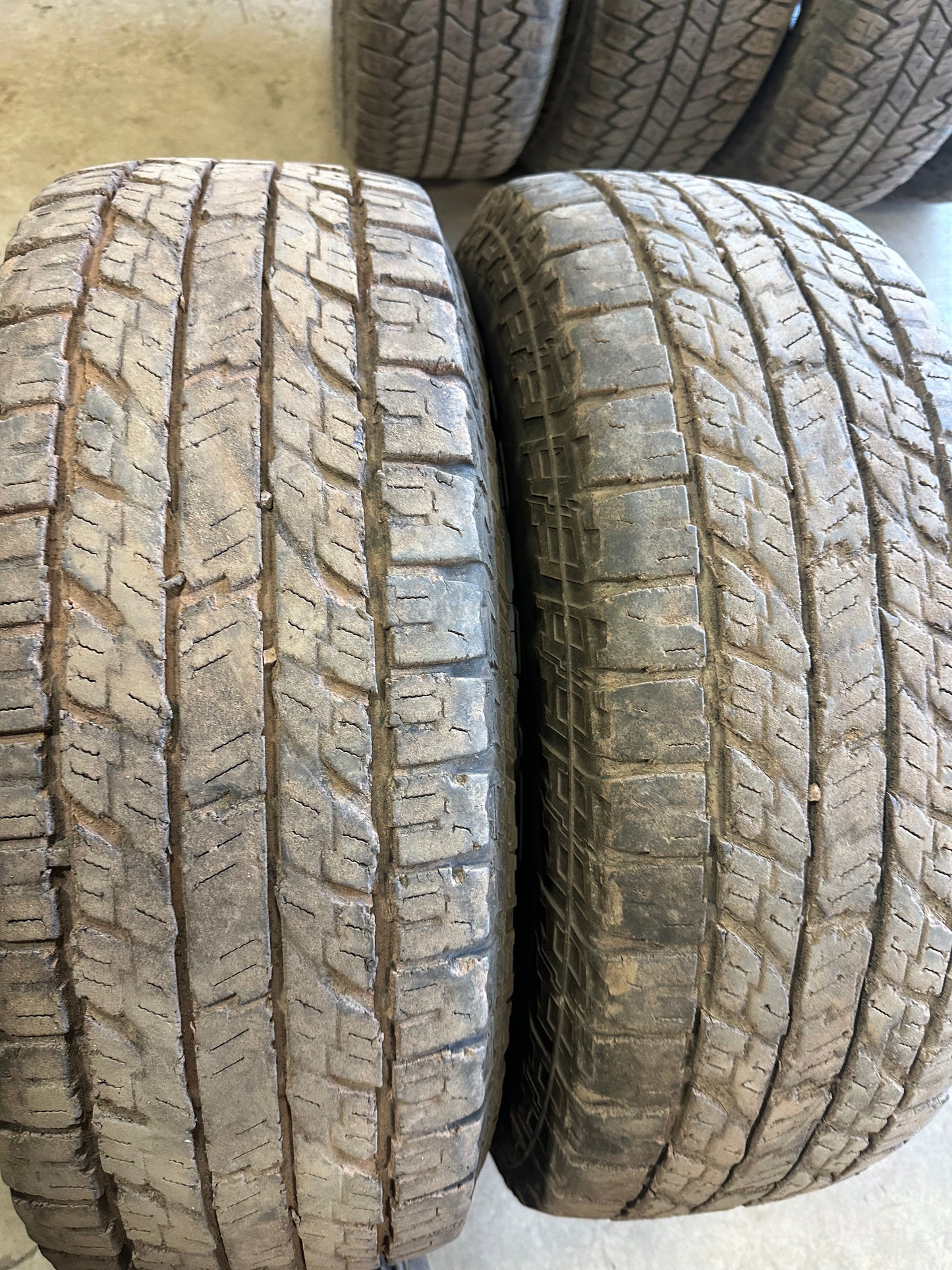 2 pneus d ete lt 265/70r17 Yokohama 10 plies