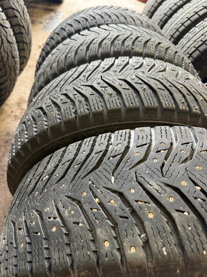 4 pneus d hiver 205/55r16 kumho a clou en tres bon état