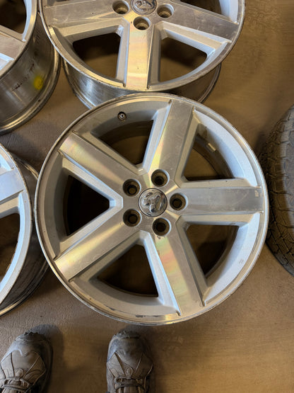 4 mags dodge 18 pouces 5x114.3 67.1 mm de moyeu