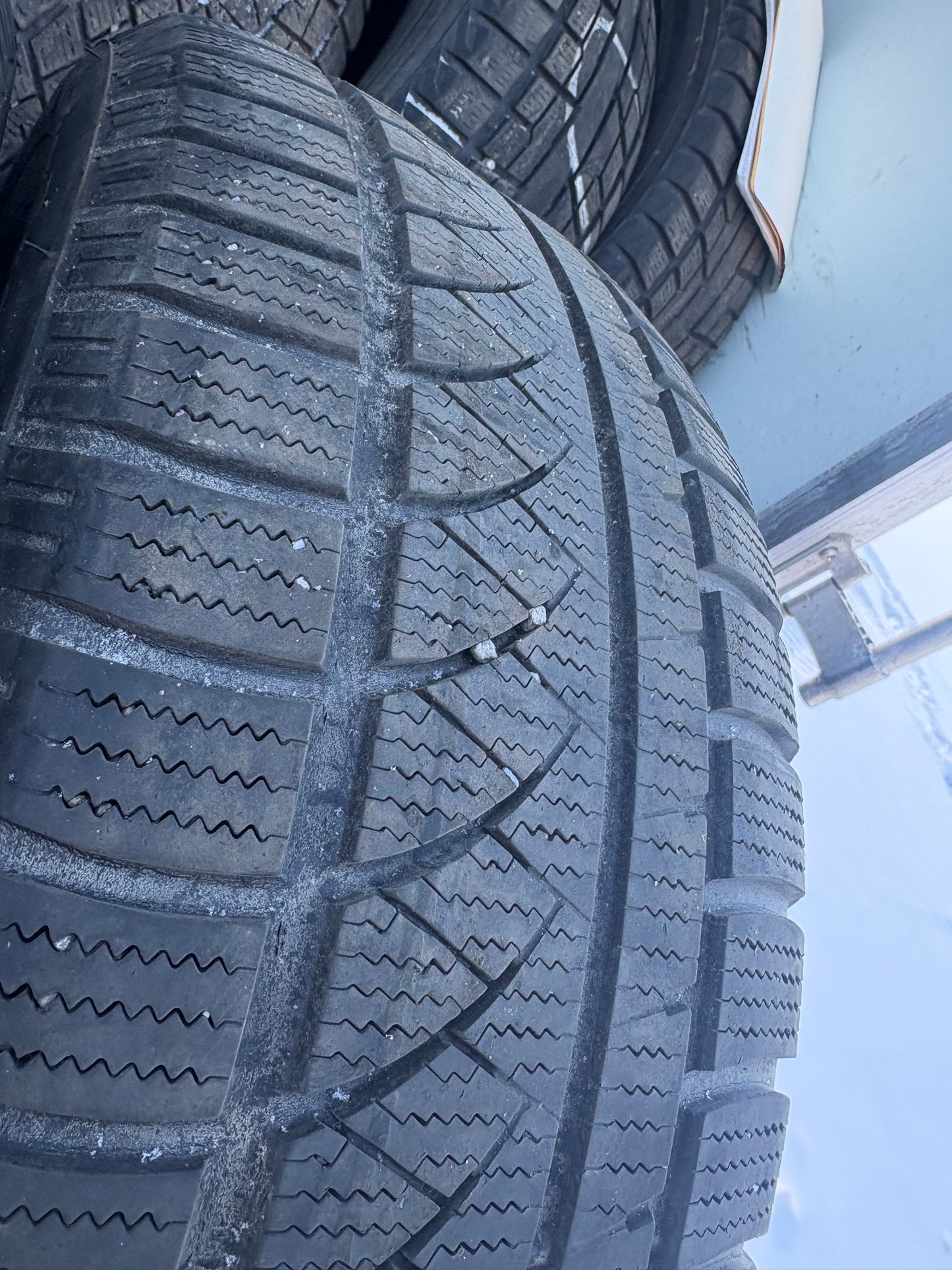 4 pneus d hiver 235/50r18 gt radial