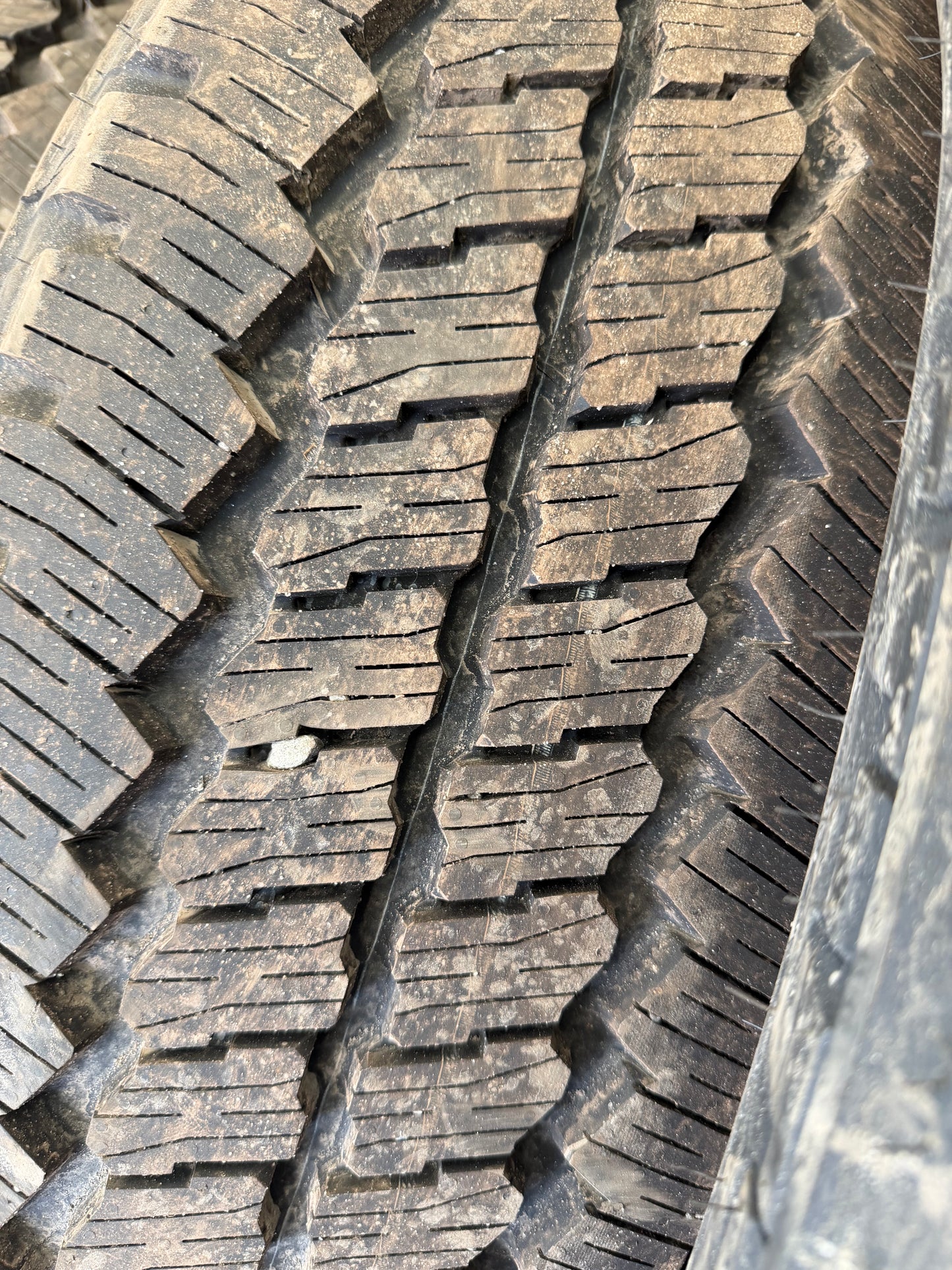 4 pneus d été neuf lt 275/65r20 Bridgestone 10 plies en liquidation