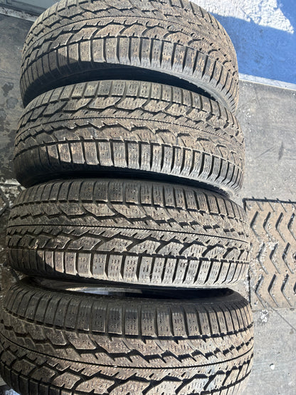 4 pneus d hiver 235/55r17 firestone dn bon état