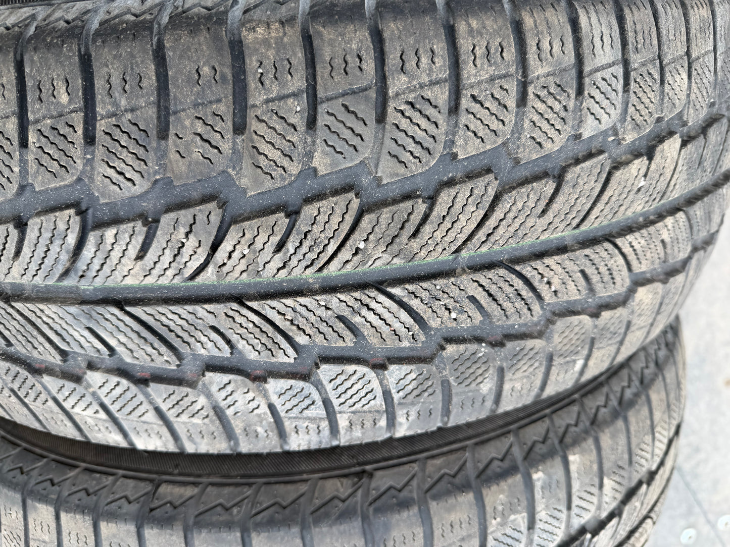 4 pneus d hiver 205/60r16 royal snow