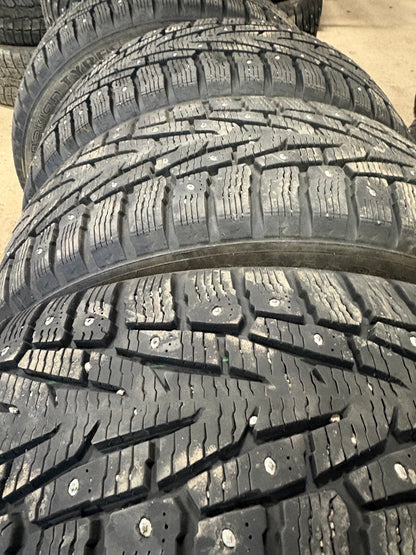 4 pneus d hiver 215/55r18 nokian a clou a l état neuf