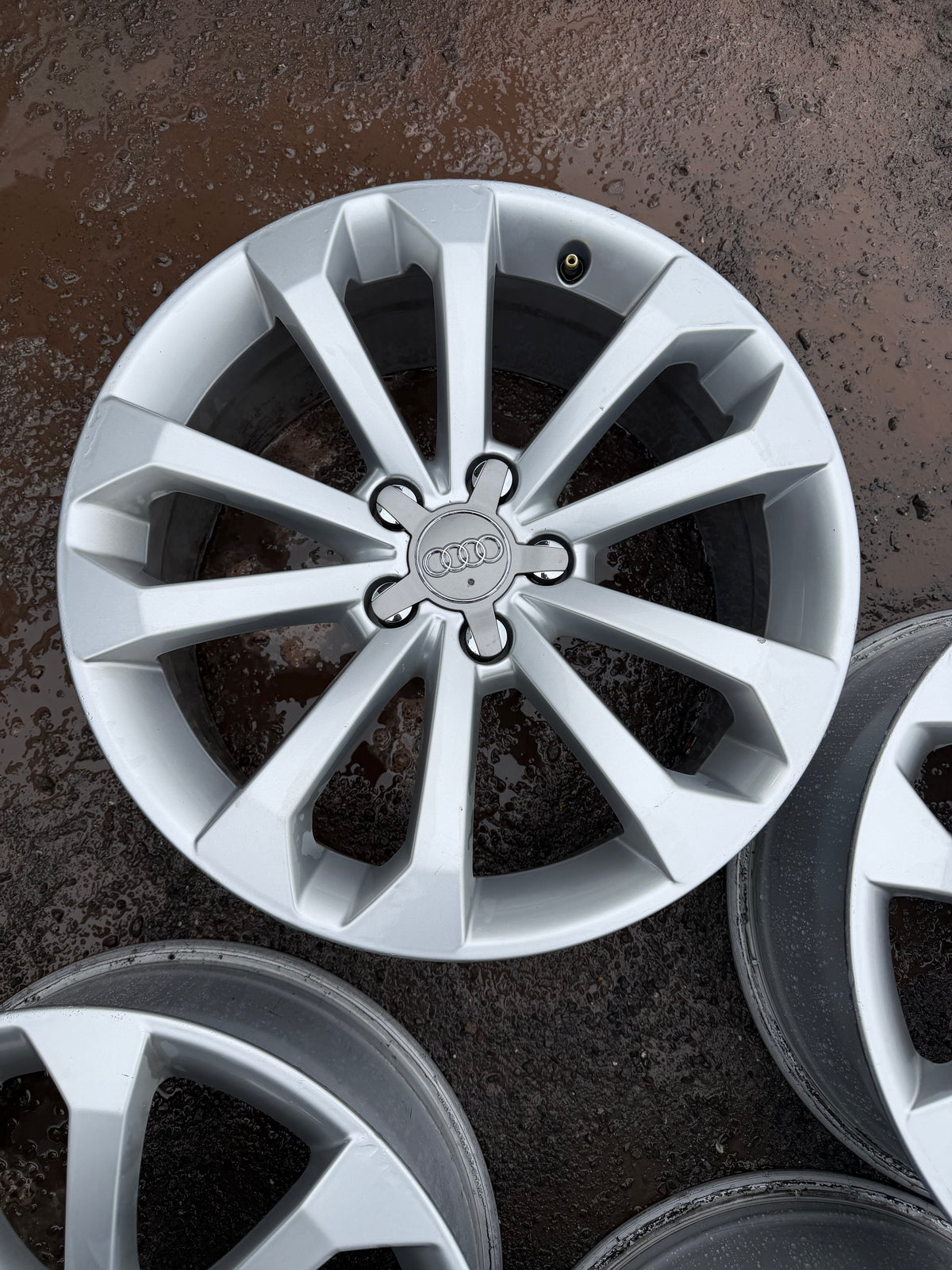 4 mags audi 18 pouces 5x112 a l état neuf