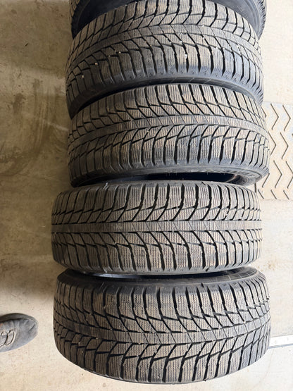 4 pneus d hiver 215/55r17 triangle en tres bon état