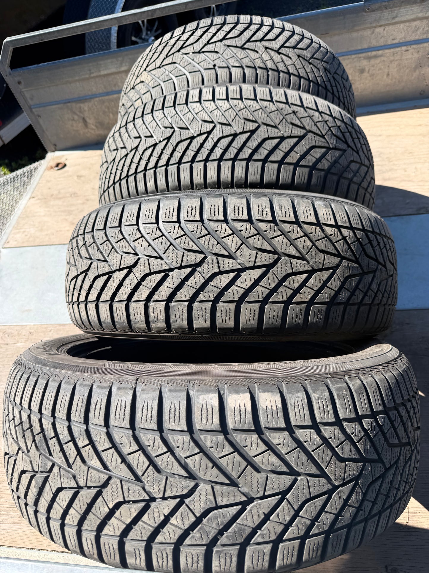 4 pneus d hiver 215/55r17 Yokohama en très bon état