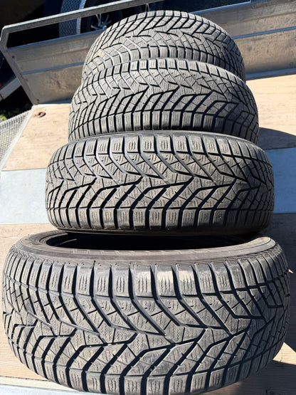 4 pneus d hiver 215/55r17 Yokohama en très bon état