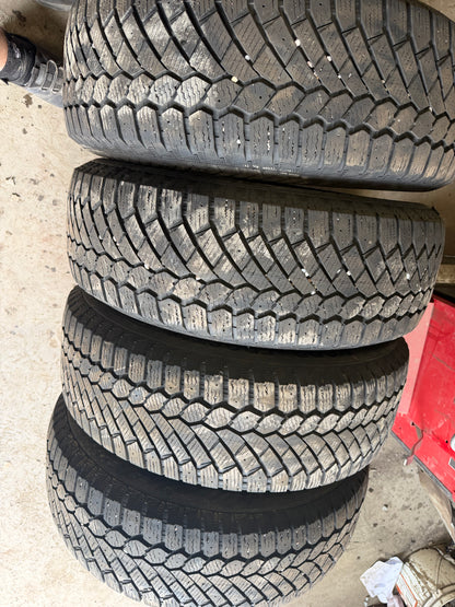 4 pneus d hiver 225/65r17 gislaved en tres bon etat