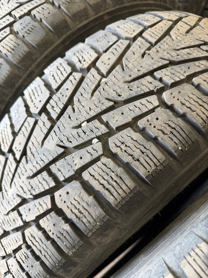 4 pneus d hiver 225/60r17 nokian en bon etat
