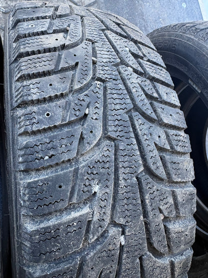 2 pneus d hiver 185/55r15 hankook en très bon état
