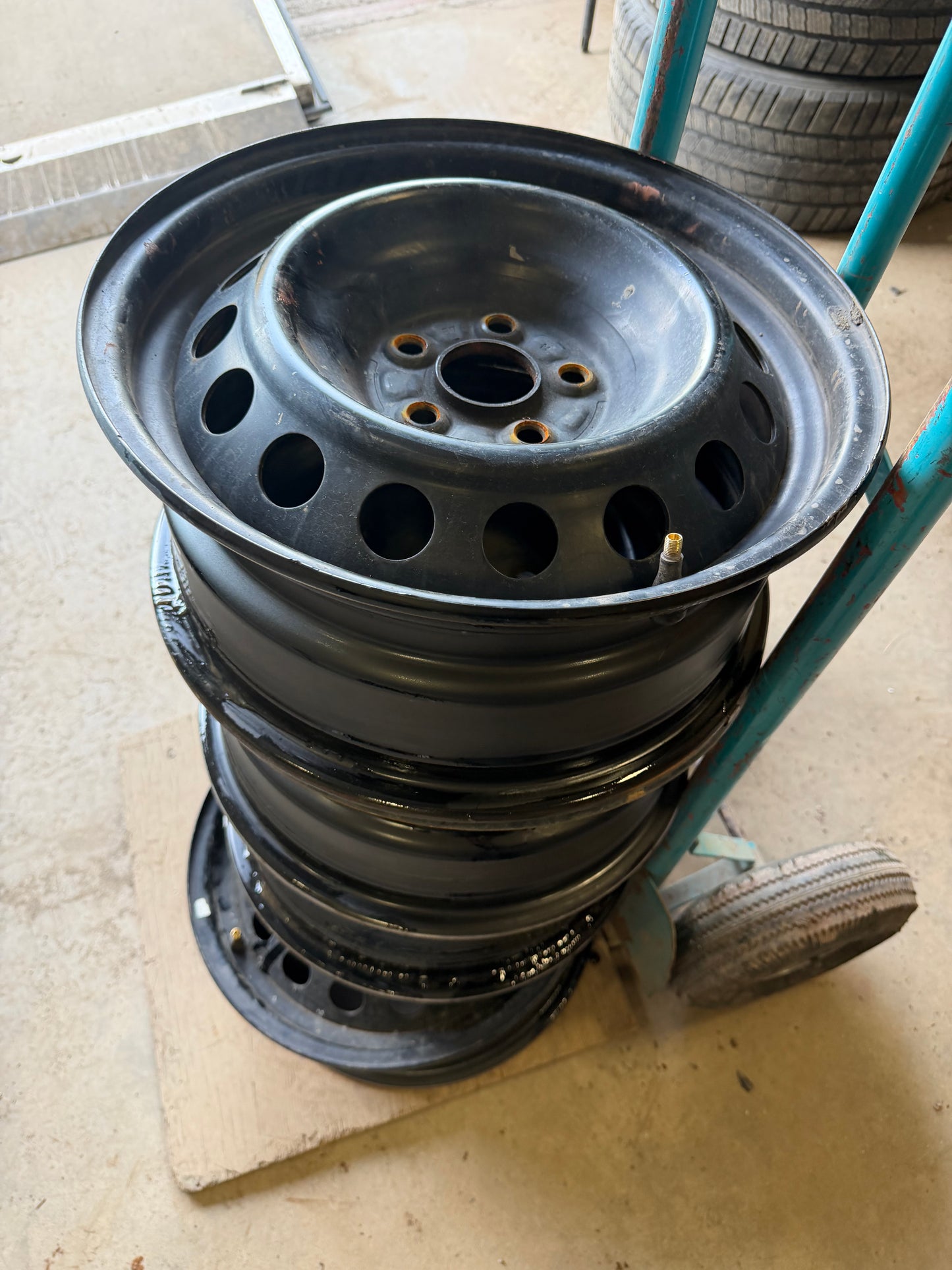 4 roues d acier 15 pouces Toyota 5x100 en tres bon état