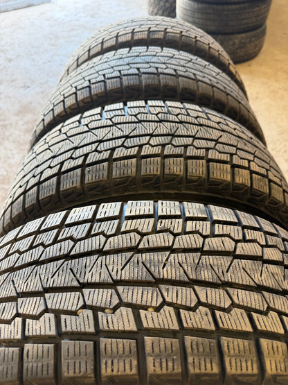 4 pneus d hiver 205/55r16 Yokohama a l etat neuf