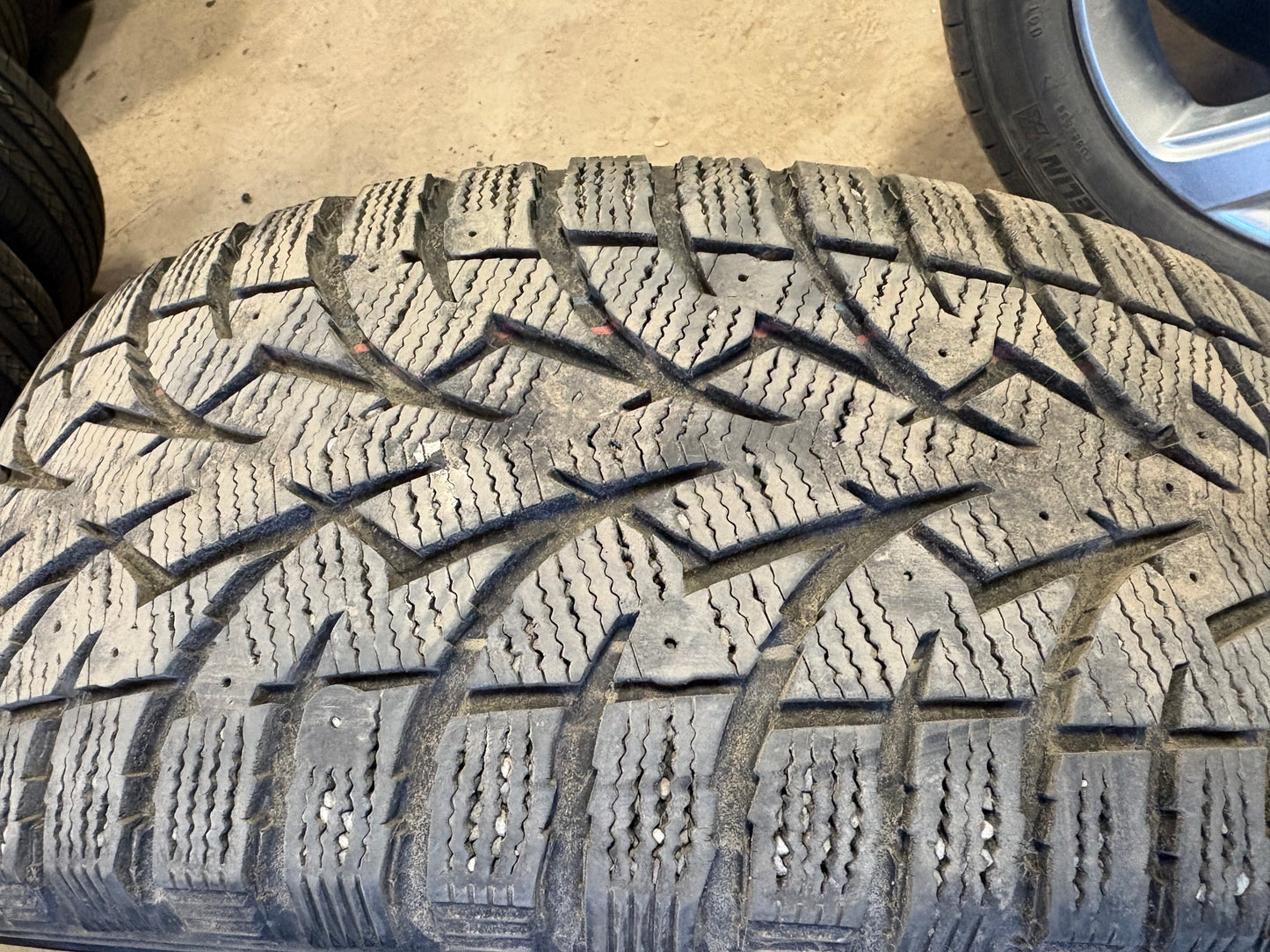 4 pneus d hiver 215/55r17 toyo en très bon état