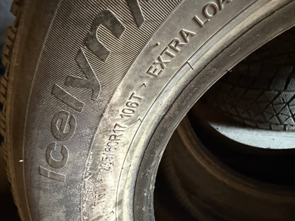 2 pneus d hiver 235/60r17 triangle à clous
