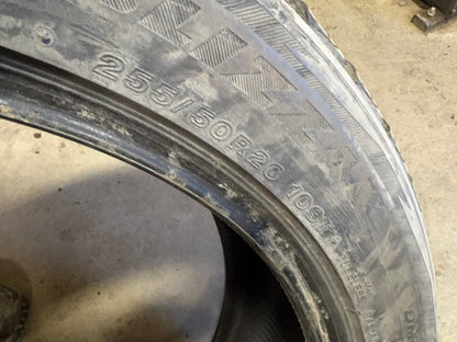 4 pneus d hiver 255/50r20 Bridgestone en bon etat