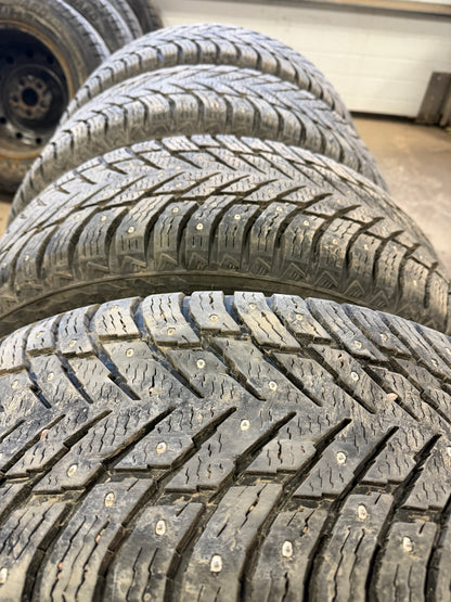 4 pneus d hiver 245/60r18 nokian a clous a l etat neuf