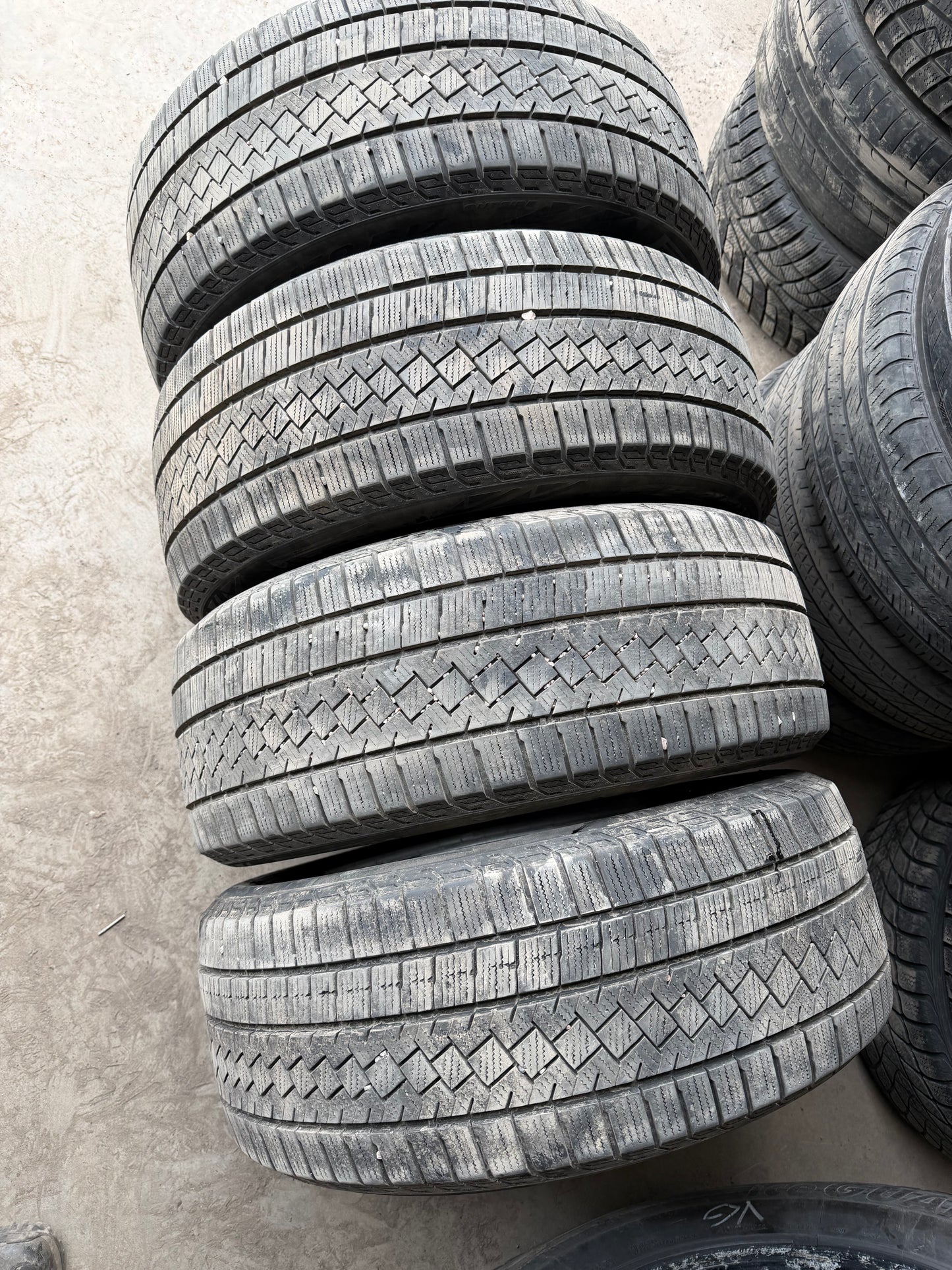 4 pneus d hiver 225/50r17 pirelli en très bon état