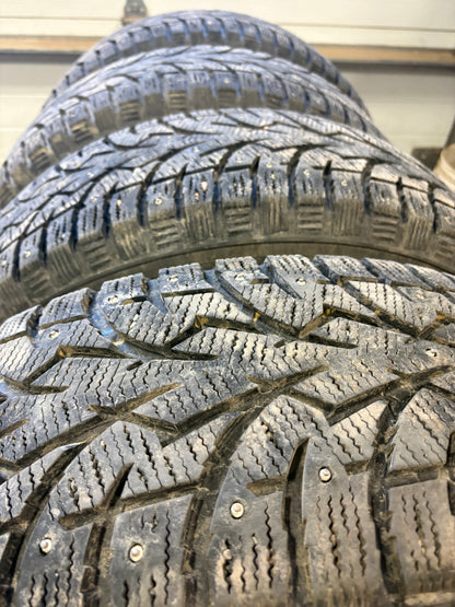 4 pneus d hiver 235/65r18 toyo a clous a l etat neuf