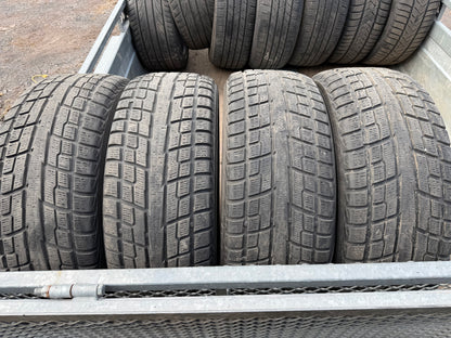 4 pneus d hiver 235/55r19 Yokohama en bon état