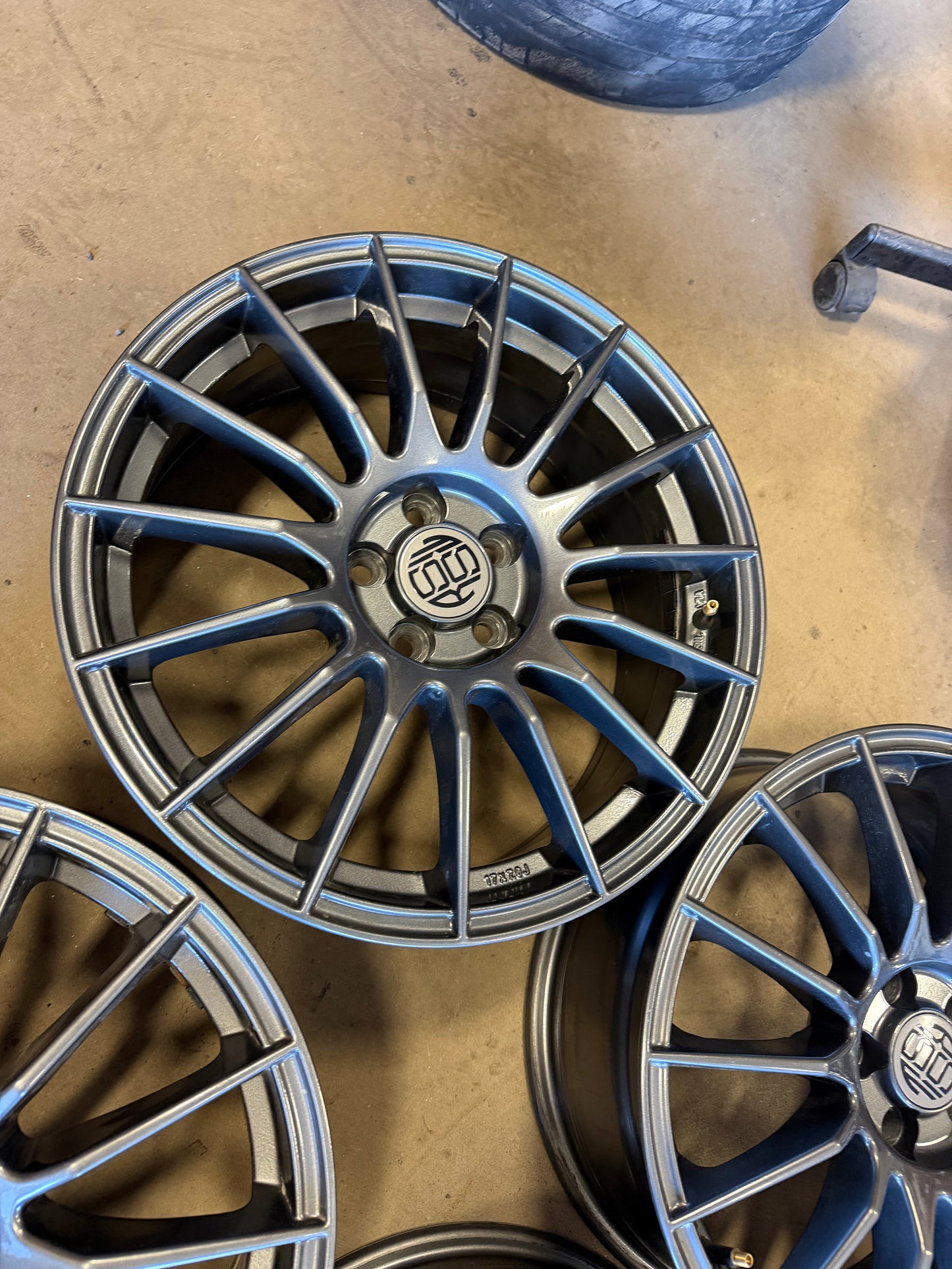 4 mags rssw 17 pouces 5x100 a l état neuf