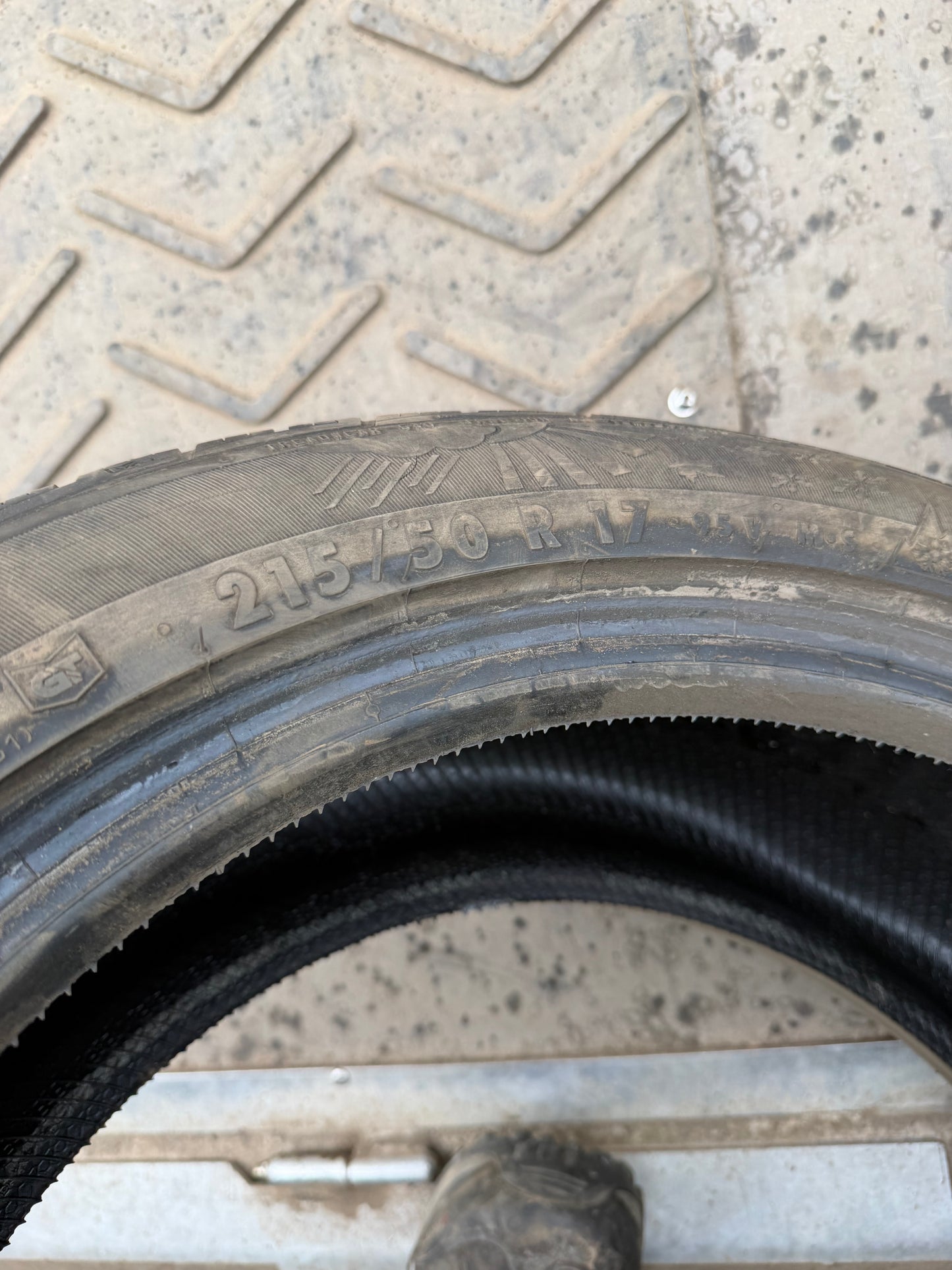 2 pneus d hiver 215/50r17 general