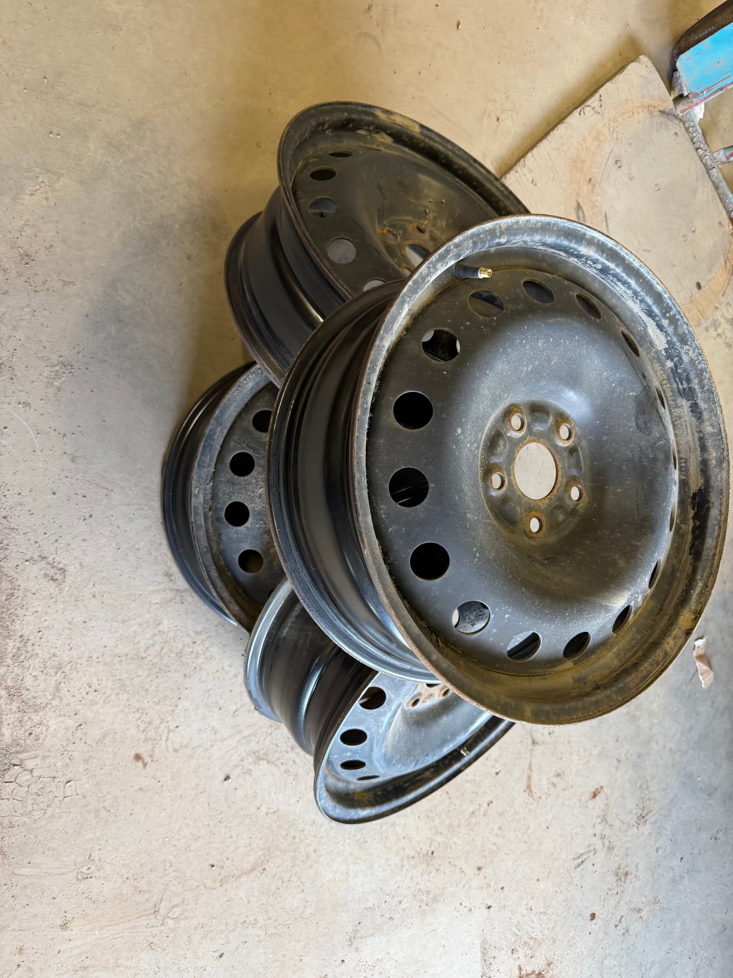 4 roues d acier 18 pouces 5x114.3 pour toyota en bon état