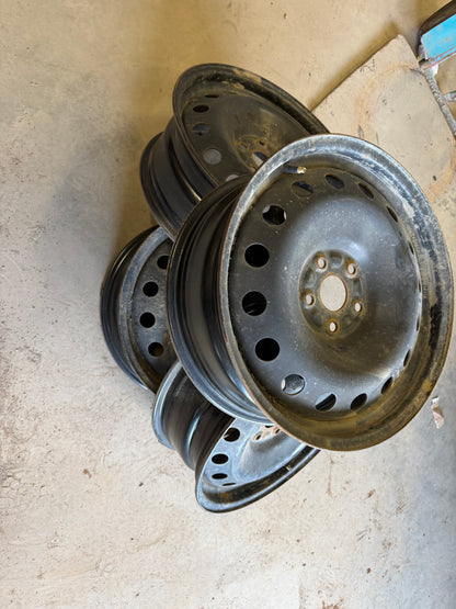 4 roues d acier 18 pouces 5x114.3 pour toyota en bon état