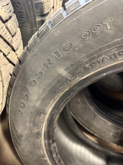 4 pneus d hiver 205/65r16 nokian a clous en tres bon etat