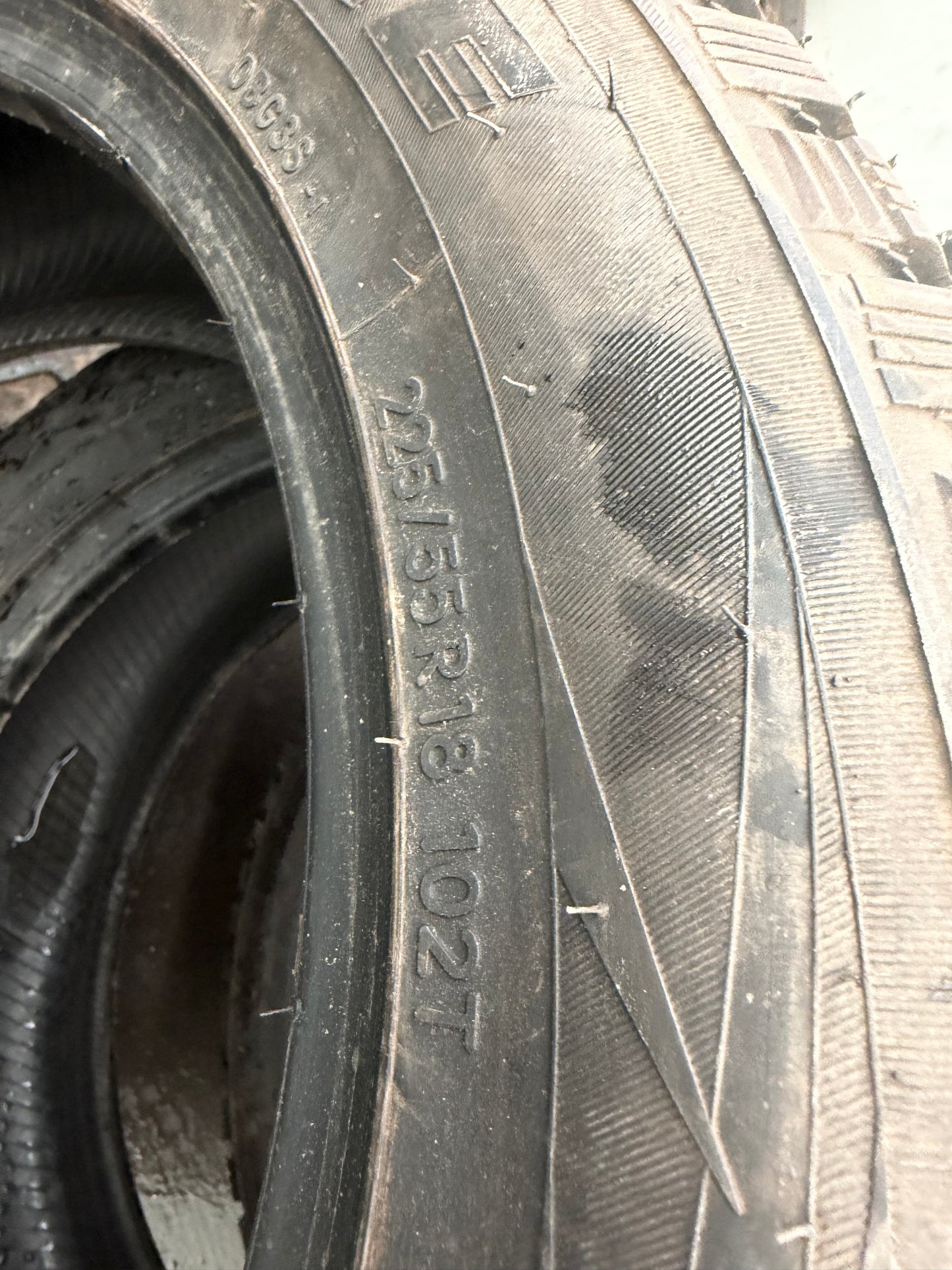 4 pneus d hiver 225/55r18 toyo a l état neuf