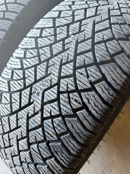 4 pneus d hiver 215/45r17 nokian en tres bon état