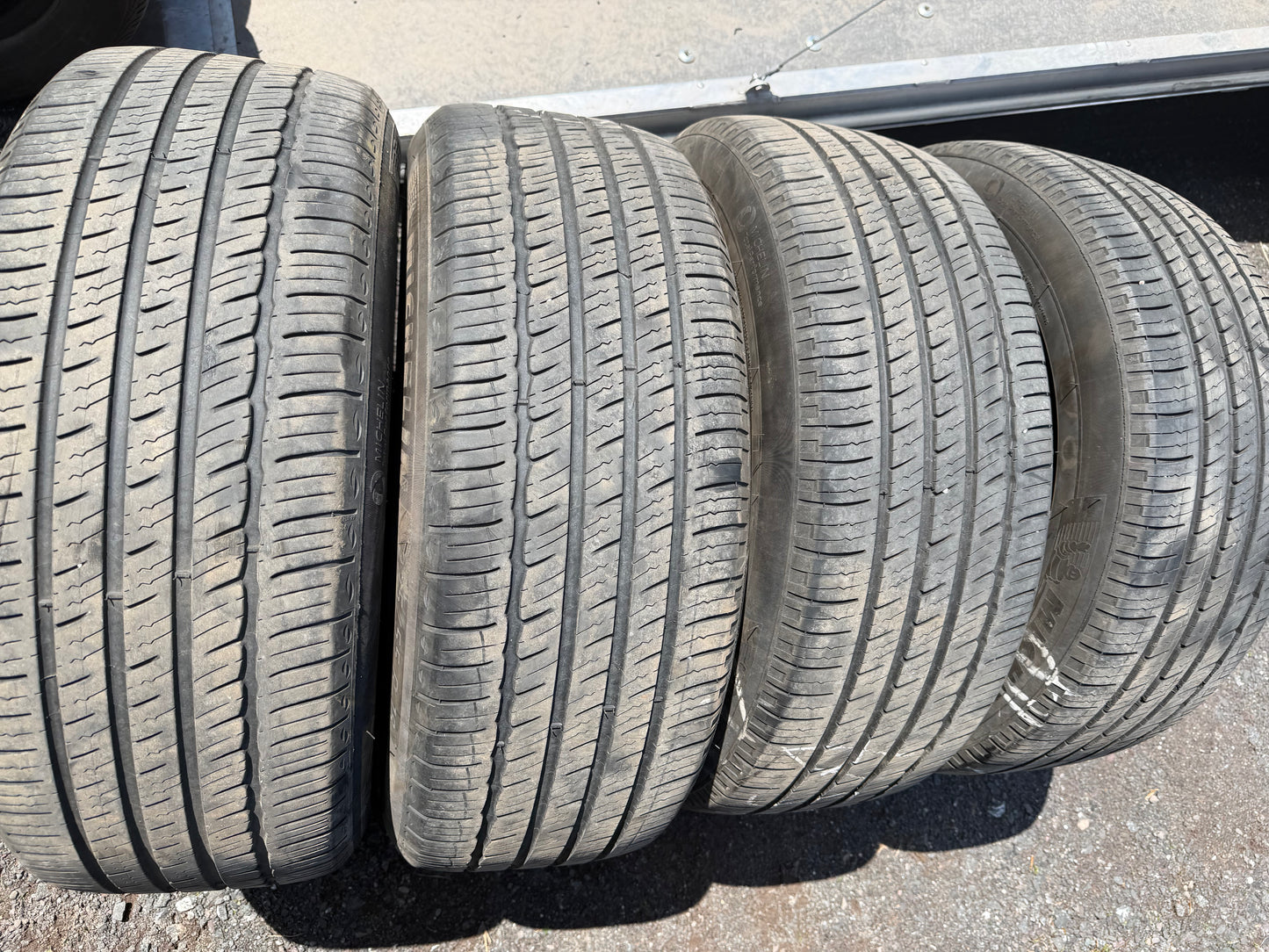 4 pneus d ete 225/55r18 Michelin en bon état