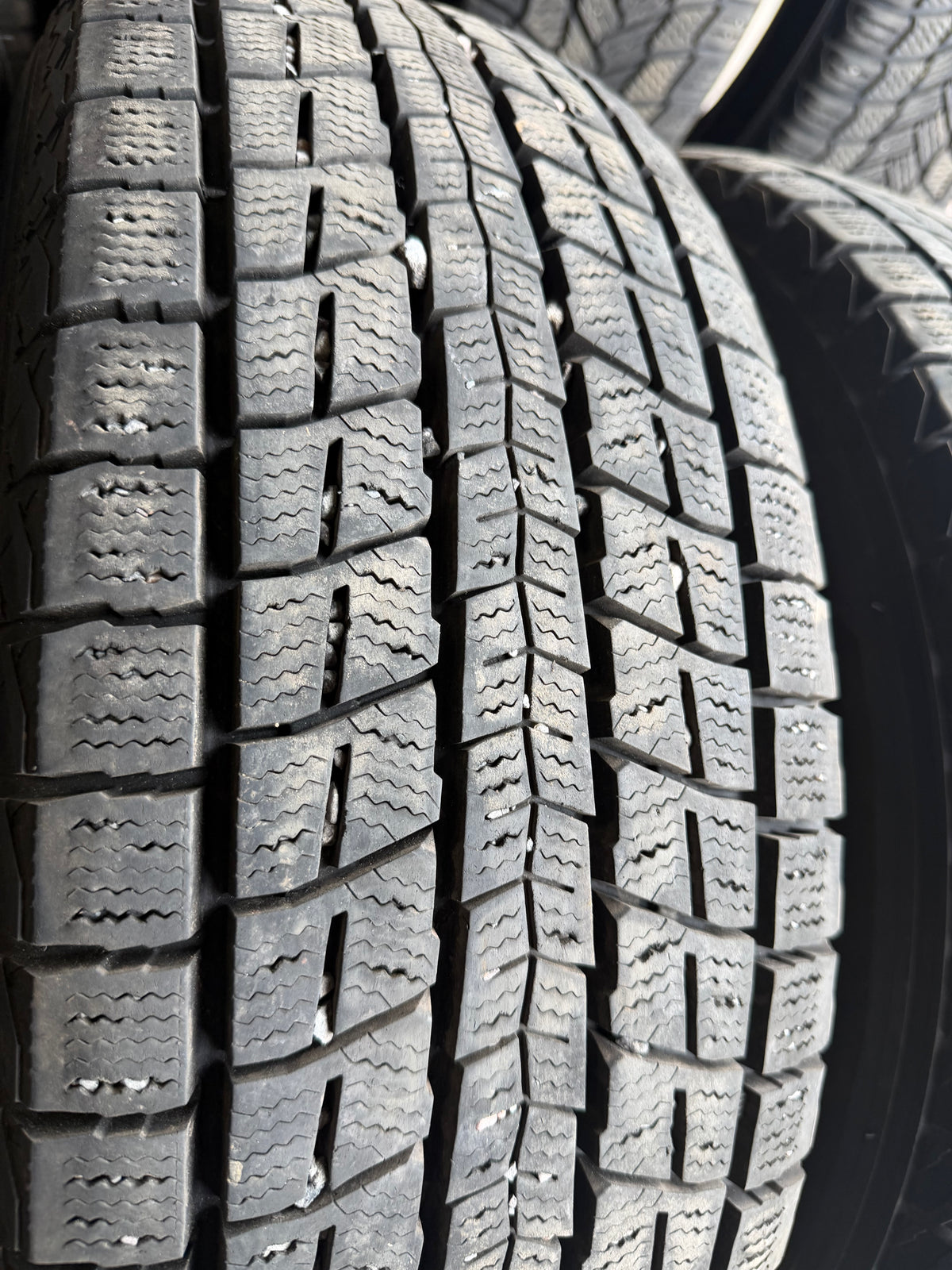 4 pneus d hiver 215/70r16 dunlop a l etat neuf