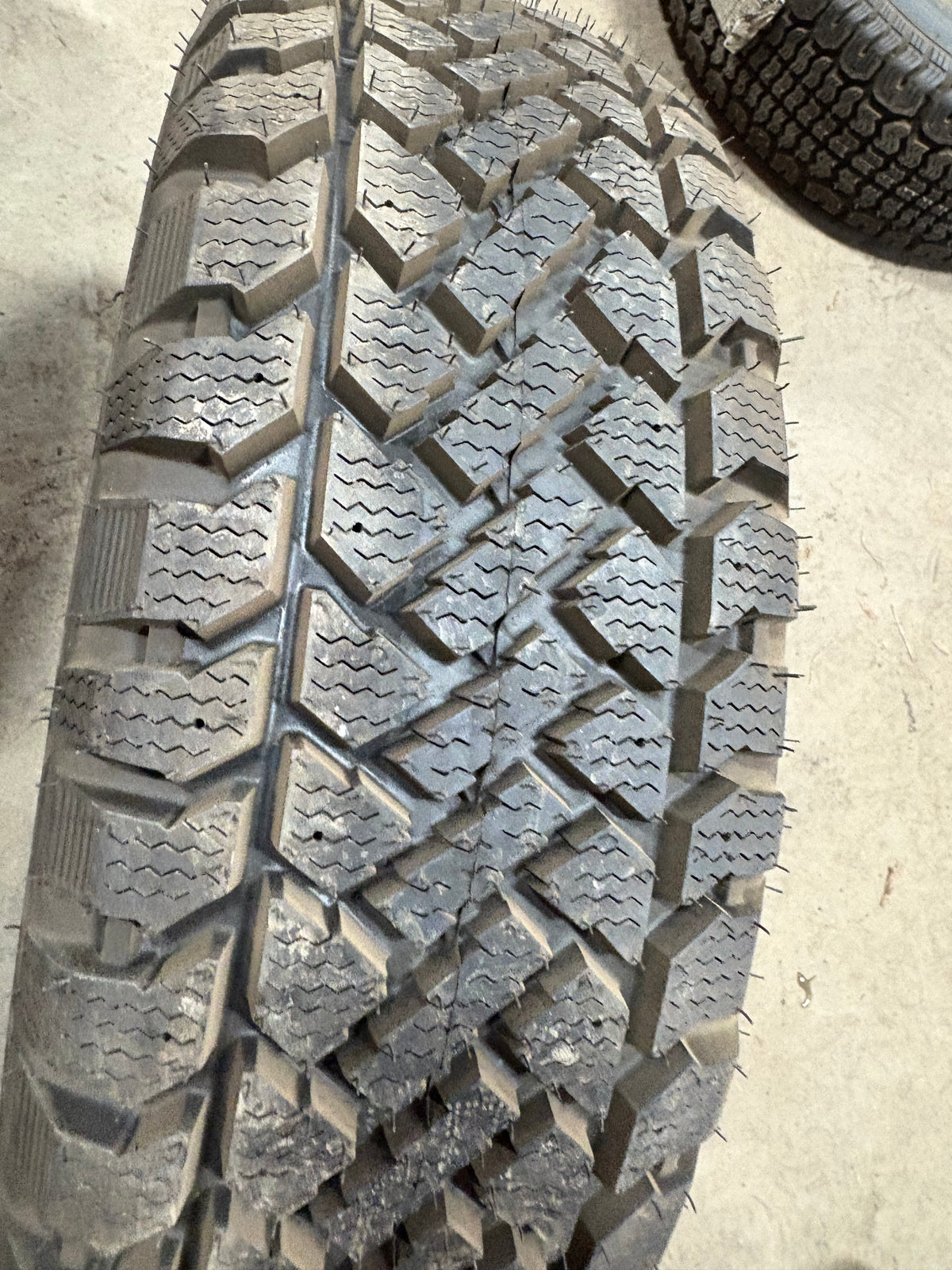 1 pneu d hiver neuf 205/60r15 kelly