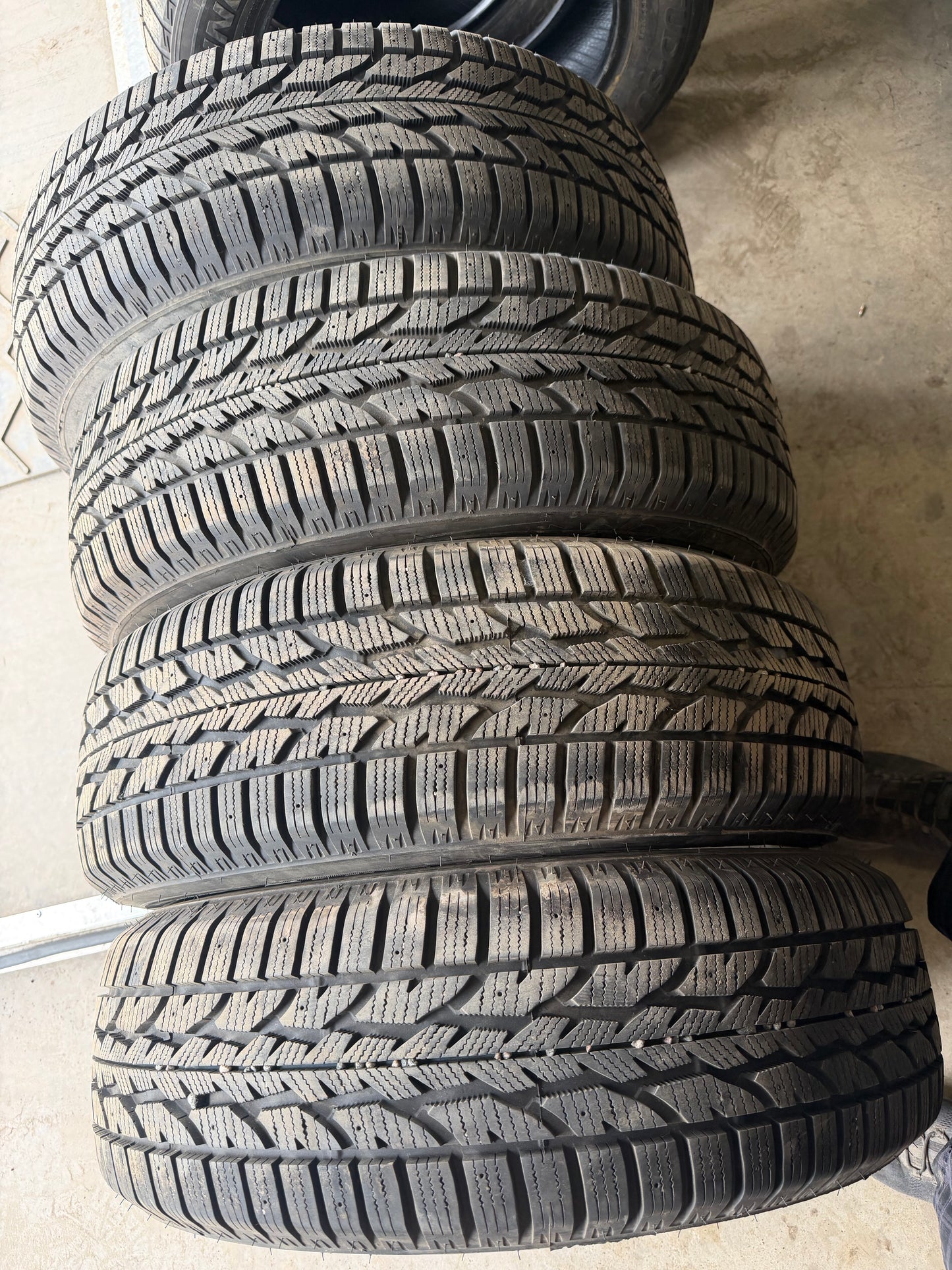 4 pneus d hiver 225/65r17 firestone a l état neuf
