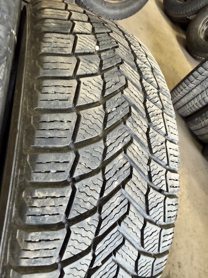 4 pneus d hiver 225/55r17 michelin en bon état