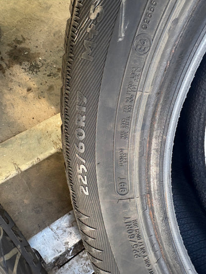 4 pneus d hiver 225/60r17 arctic claw en bon état