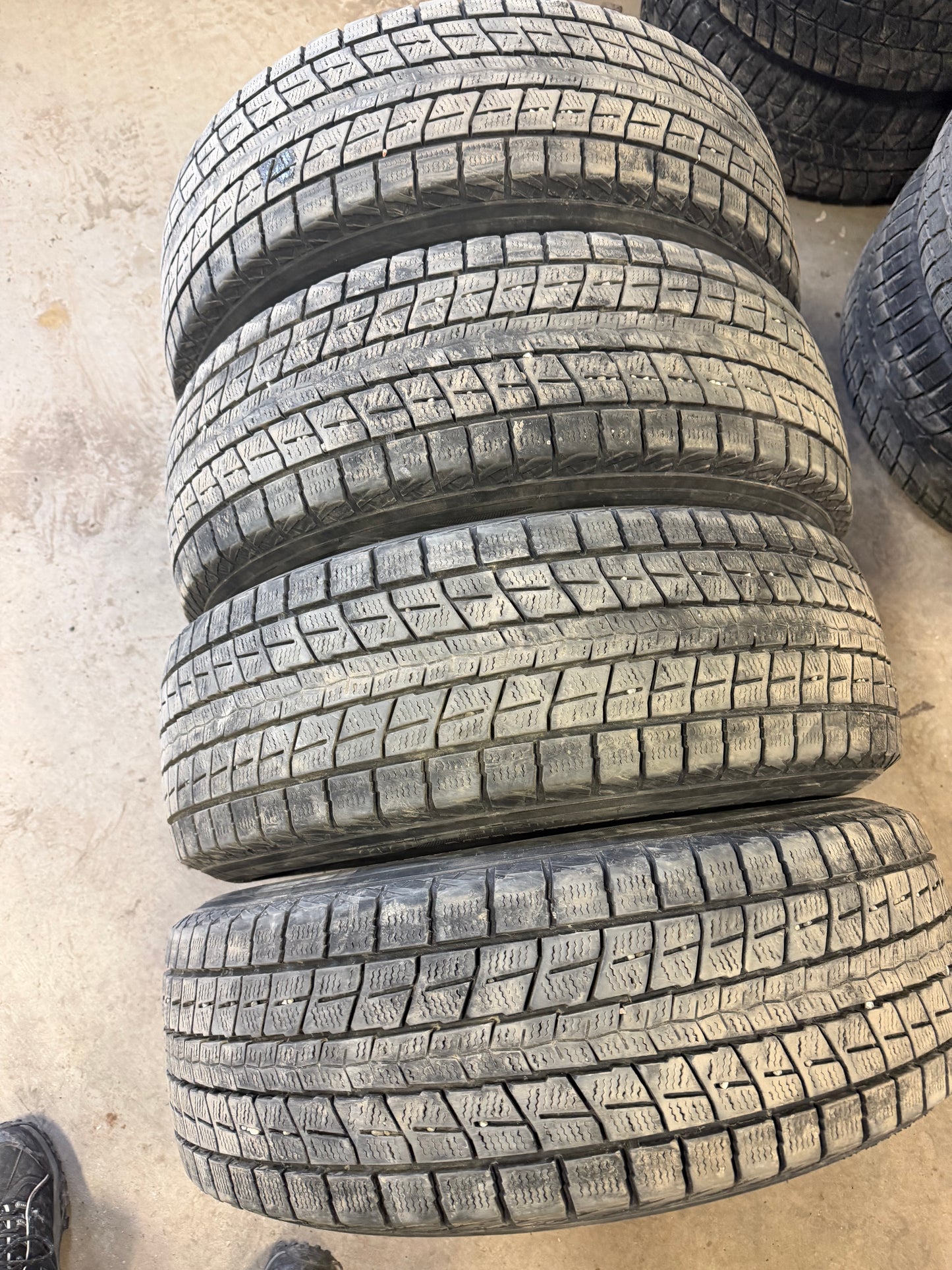 4 pneus d hiver 225/65r17 dunlop en bon état