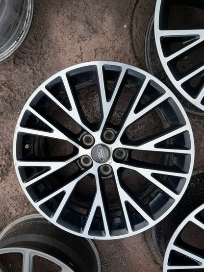 4 mags ford 18 pouces 5x108 a l etat neuf avec valves tpms