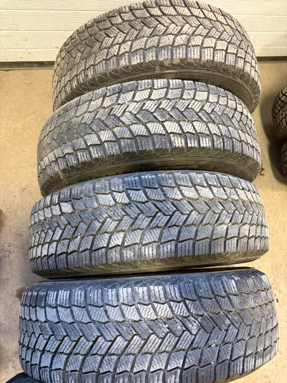 4 pneus d hiver 215/70r16 michelin en tres bon état