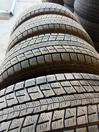 4 pneus d hiver 235/65r17 dunlop en tres bon etat